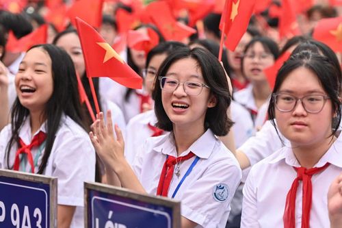 Hà Nội cấm các trường ép học sinh tham gia chương trình liên kết