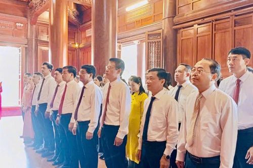 Ban Tổ chức Tỉnh ủy dâng hương tưởng niệm Chủ tịch Hồ Chí Minh nhân ngày truyền thống ngành Tổ chức xây dựng Đảng (14/10/1930 - 14/10/2026)