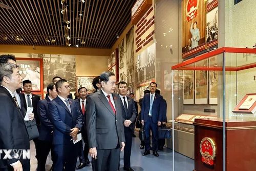 Chủ tịch Quốc hội tham quan Bảo tàng Lịch sử Đảng Cộng sản Trung Quốc