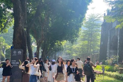 Sắc thu Hà Nội của giới trẻ: Giao hòa giữa nét rộn ràng và nốt trầm an yên