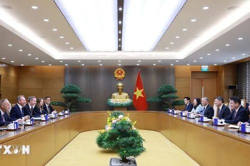 Thủ tướng Lê Minh Hưng tiếp Bộ trưởng Tài chính Luxembourg