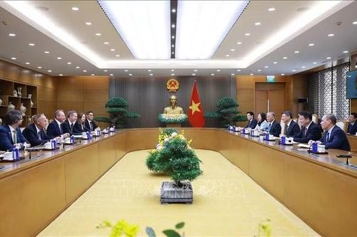 Thủ tướng Lê Minh Hưng tiếp Bộ trưởng Tài chính Luxembourg