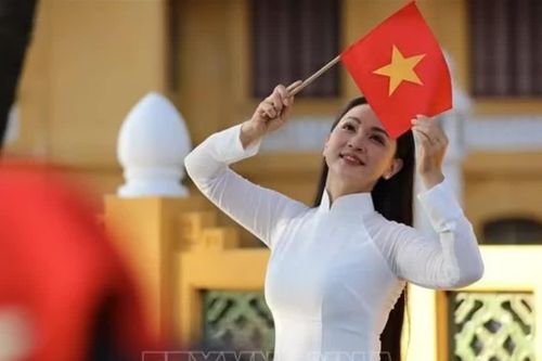 Hát mừng phụ nữ Việt Nam