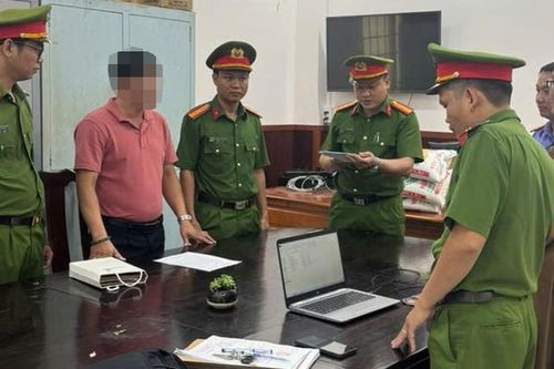 Bắt nhân viên ngân hàng lừa đảo hơn 70 tỷ đồng