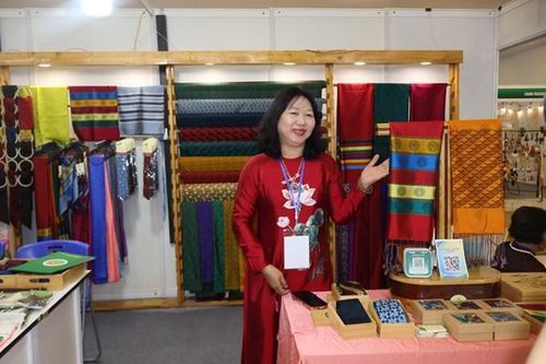 Giữ nghề truyền thống, tìm lối ra trên sàn số