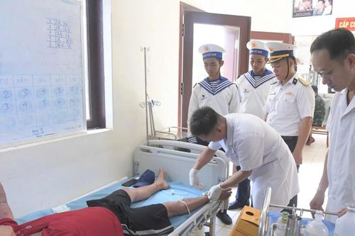 Bệnh xá đảo Trường Sa kịp thời cứu chữa cho ngư dân