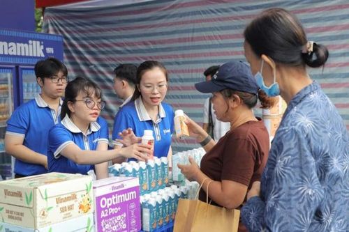 Thế cờ mới của hàng Việt: Rời vùng an toàn để số hóa và xanh hóa