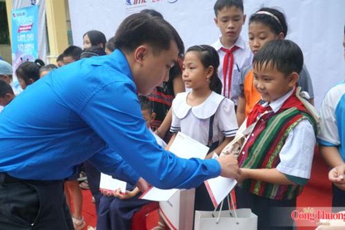Đà Nẵng: ‘Lớp học reo vui’ đến điểm trường tại Tà Lang Giàn Bí