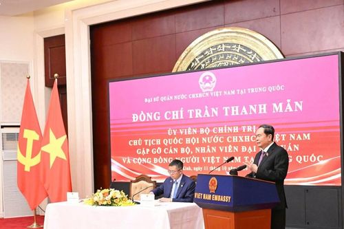 Chủ tịch Quốc hội Trần Thanh Mẫn gặp gỡ cộng đồng người Việt Nam tại Trung Quốc