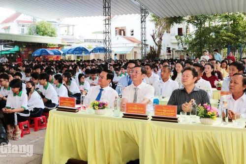 600 học viên khai giảng các lớp nghề trung cấp tại An Giang