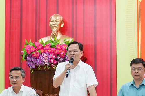 Cử tri quan tâm đến vấn đề môi trường tại Khu xử lý rác Tam Xuân II