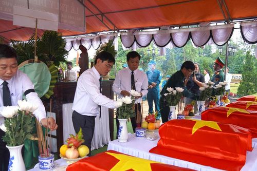 Xã Duy Xuyên truy điệu và an táng 5 hài cốt liệt sĩ