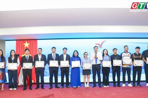 CLB Patin Quy Nhơn được tuyên dương tại Đại hội Liên đoàn Trượt băng và Roller Việt Nam