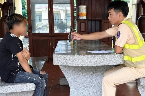Con trai bốc đầu xe máy, cha bị phạt 9 triệu đồng