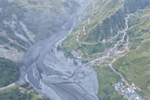 Lũ quét ở Nepal cuốn trôi 45 ngôi nhà, 5 người mất tích