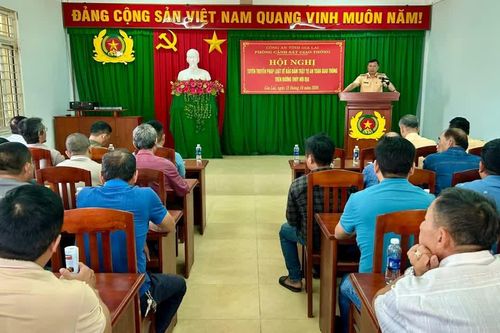 Tuyên truyền pháp luật về trật tự an toàn giao thông tại Cảng Quy Nhơn