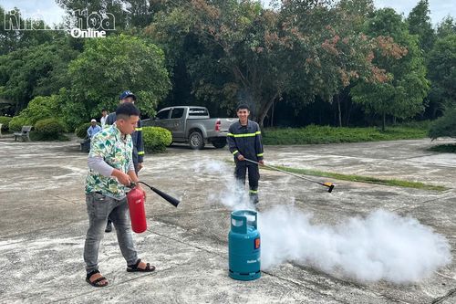 Huấn luyện nghiệp vụ phòng cháy, chữa cháy tại khu vực Ninh Hòa
