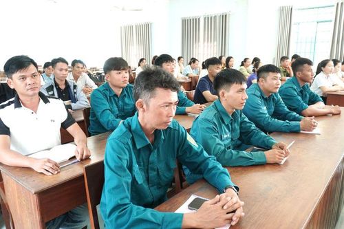 Trung tâm Chính trị xã Vạn Ninh bồi dưỡng lý luận chính trị cho 54 đảng viên mới