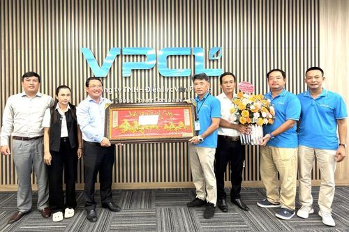 Phường Đông Ninh Hòa thăm các doanh nghiệp nhân Ngày Doanh nhân Việt Nam