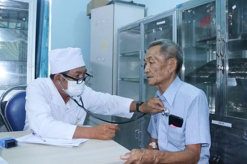 Chung tay chăm sóc sức khỏe người cao tuổi