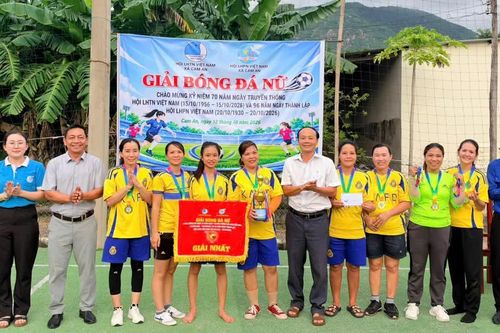 Xã Cam An tổ chức giải bóng đá nữ