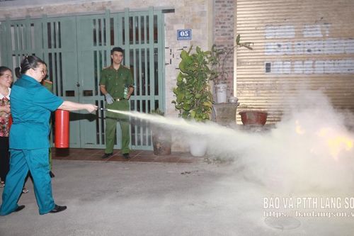 Phường Kỳ Lừa: Thực tập phương án chữa cháy và cứu nạn, cứu hộ tại “Tổ liên gia an toàn phòng cháy, chữa cháy”