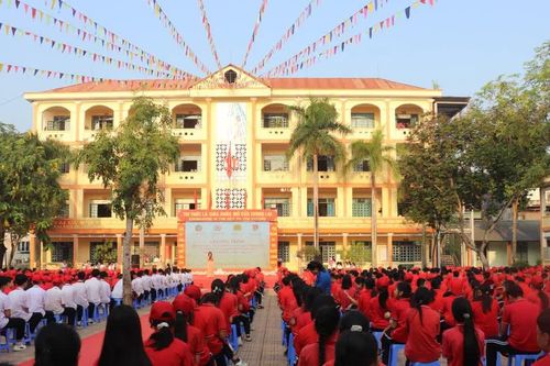 Hơn 1.000 học sinh được tuyên truyền pháp luật hưởng ứng Ngày Pháp luật Việt Nam