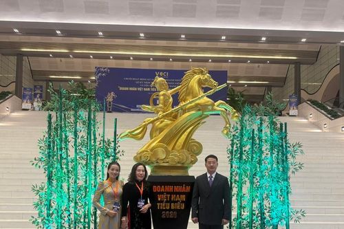 Lâm Đồng có 2 doanh nhân được công nhận danh hiệu 'Doanh nhân Việt Nam tiêu biểu - Cúp Thánh Gióng' năm 2026