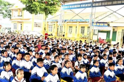 Nhân Cơ 100% trường học chuẩn quốc gia