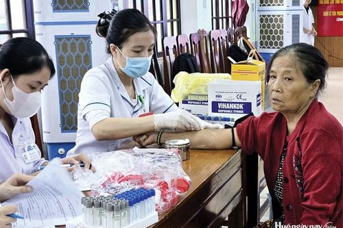 Tăng tốc khám sức khỏe toàn dân