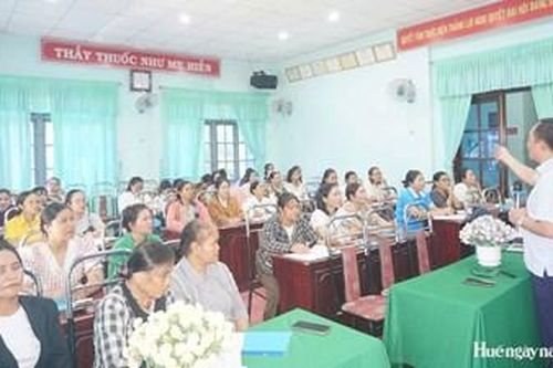 Tập huấn kỹ năng tư vấn cai nghiện thuốc lá tại cộng đồng cho cán bộ y tế thôn, bản