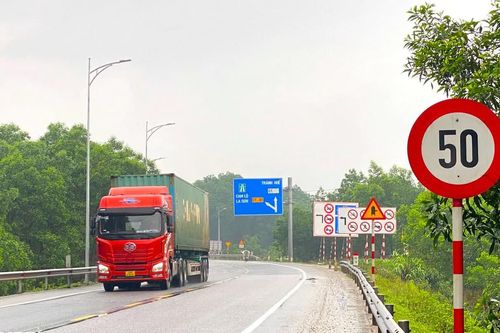 Nỗ lực khắc phục bất cập hệ thống biển báo giao thông