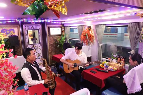 Ra mắt đoàn tàu du lịch chất lượng cao tuyến Sài Gòn - Nha Trang
