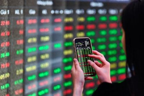 VN-Index giảm hơn 14 điểm