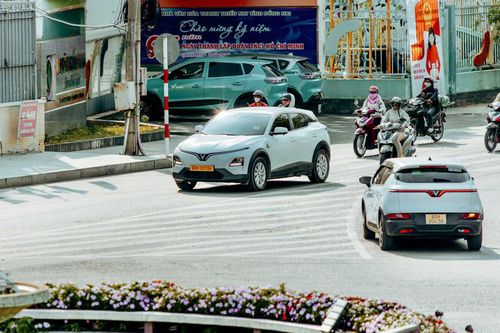 Điều gì thúc đẩy người Việt dùng xe điện?