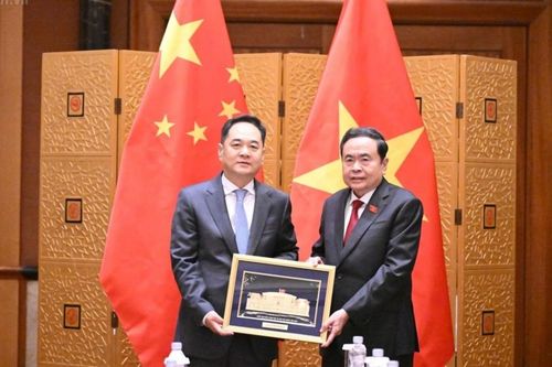 'Tình hữu nghị giữa nhân dân hai nước là nền tảng vững chắc của quan hệ Việt - Trung'