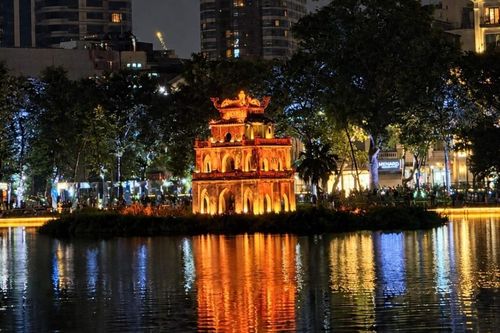 Hồ Gươm lung linh trong dịp kỷ niệm 72 năm Giải phóng Thủ đô