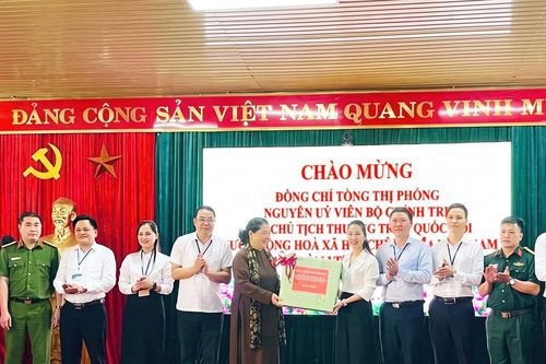 Bà Tòng Thị Phóng gợi mở hướng phát triển du lịch, nông nghiệp đặc trưng tại Mường Cơi - Sơn La