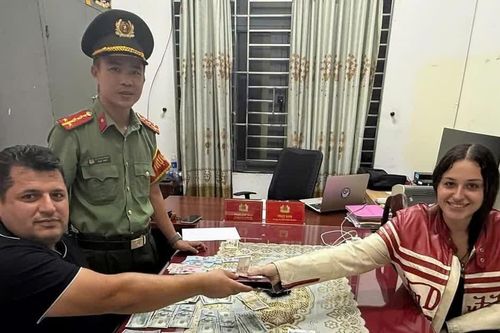 Người phụ nữ Ukraina trả lại ví tiền có 3.300 USD cho du khách Thổ Nhĩ Kỳ
