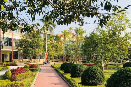 Chuyển giao Trường Cao đẳng Nông Lâm Đông Bắc về UBND Thành phố Quảng Ninh quản lý