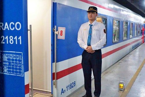 Đưa vào vận hành đoàn tàu chất lượng cao Thành phố Hồ Chí Minh - Nha Trang