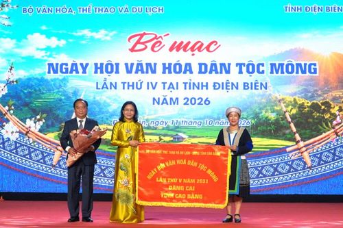 Cao Bằng nhận cờ đăng cai tổ chức Ngày hội Văn hóa dân tộc Mông toàn quốc lần thứ V năm 2031