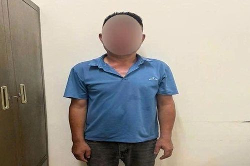 Người đàn ông chặn đầu ô tô, bóp mũi tài xế ở Hà Nội khai gì?