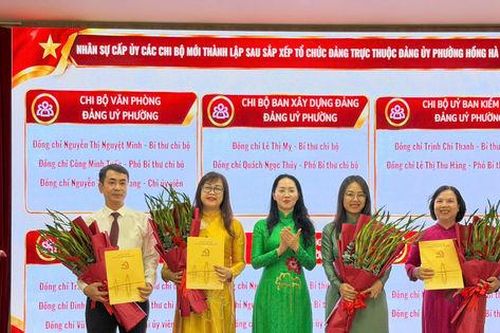 Phường Hồng Hà thành lập, tổ chức lại phòng chuyên môn thuộc UBND phường