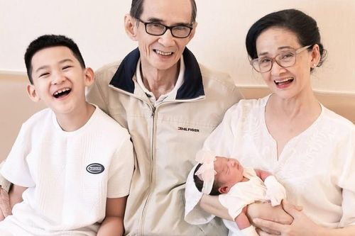 Lương Thế Thành và Thúy Diễm hạnh phúc chào đón công chúa nhỏ Rosie
