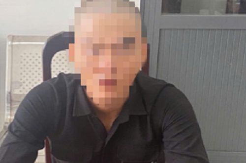 Bị công an kiểm tra, hai thanh niên bỏ xe nhảy xuống sông tháo chạy