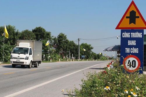 Đường ven biển rộng thoáng, tốc độ giới hạn 30-40 km/h gây thắc mắc