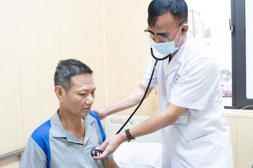 Bác sĩ hiến máu tại chỗ, cứu bệnh nhân xuất huyết tiêu hóa nguy kịch