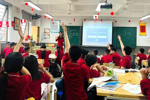 Hà Nội cấm các trường ép học sinh tham gia chương trình liên kết