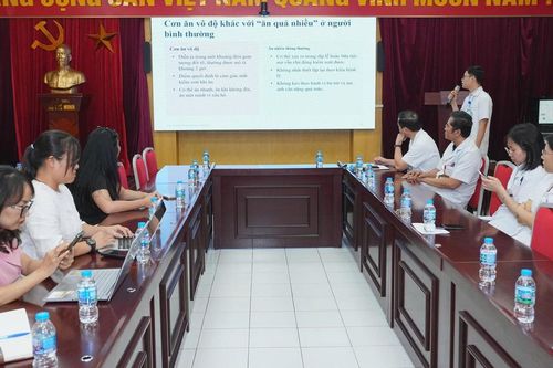Nữ sinh 21 tuổi ăn vô độ, rồi ngất xỉu vì gây nôn để không tăng cân